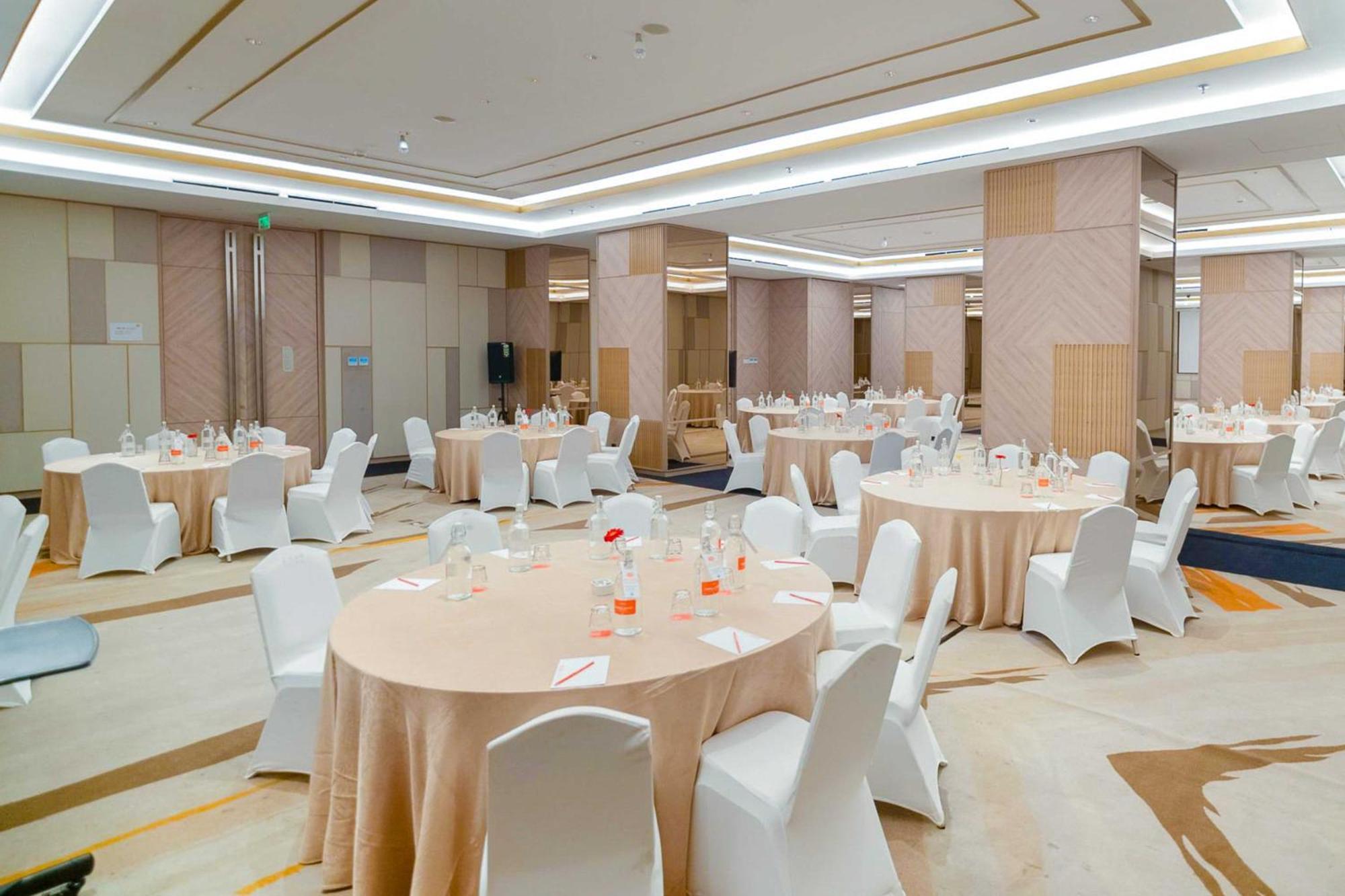Harris Suites Puri Mansion Джакарта Екстер'єр фото