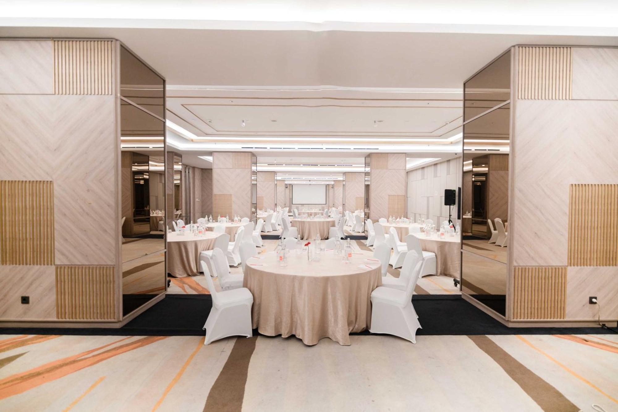 Harris Suites Puri Mansion Джакарта Екстер'єр фото