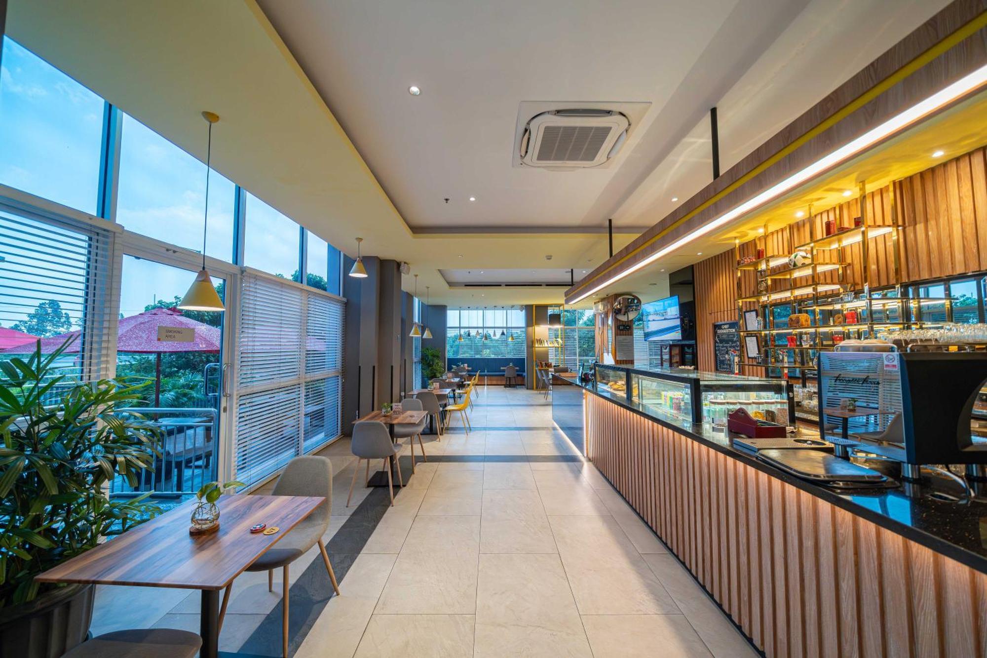 Harris Suites Puri Mansion Джакарта Екстер'єр фото